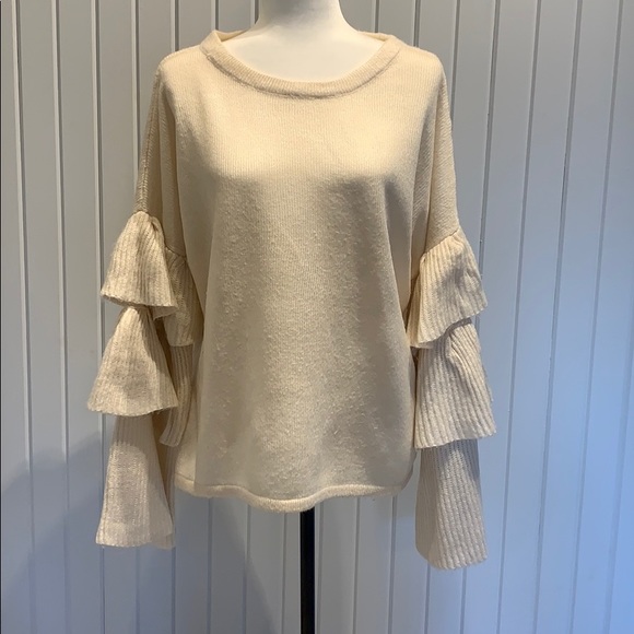 CUPIO tiered ruffle sleeves - Picture 2 of 4